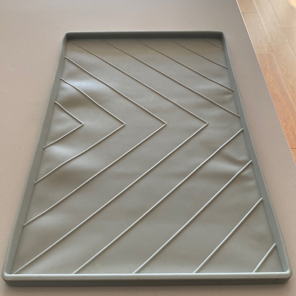 Messy Mutts - Dog Food Silicone Place Mat - Light Gray - Picture 3 of 4